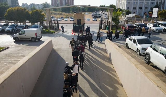 Sosyal medyadan sahte kadın profiliyle kandırdıkları erkeklere eğlence mekanında 10 kat hesap ödetmişler