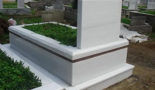 Mezar Başında Yemek İçmek Caiz mi?