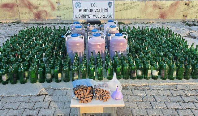 Burdur'da yüzlerce litre kaçak alkol ele geçirildi