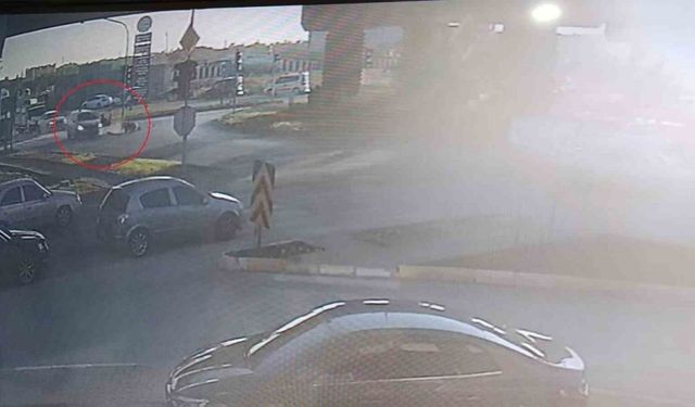 Otomobille çarpışan motosikletli yola savruldu: 1 yaralı