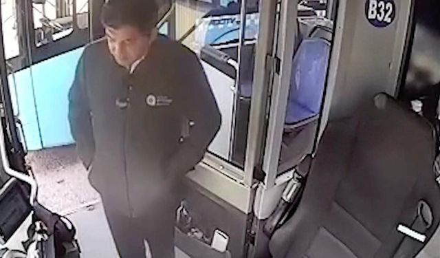 Yaşlı adamın otobüste unuttuğu içinde 4 bin euro olan çantanın başında adeta nöbet tuttu