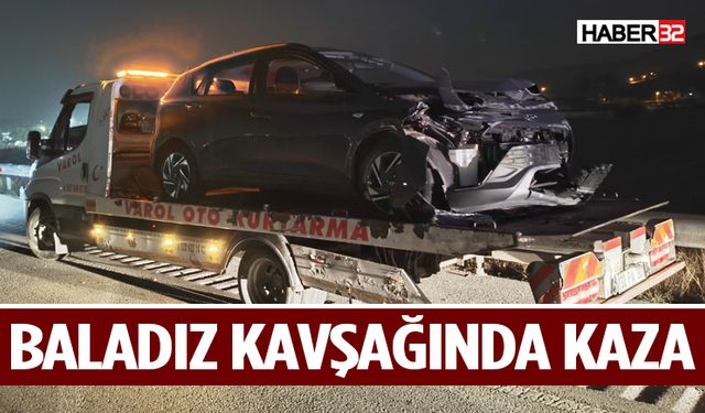 Baladız Kavşağında Otomobil Kontrolden Çıktı