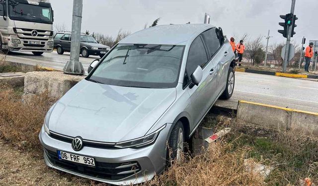Burdur'da otomobil ile kamyon çarpıştı: 1 yaralı