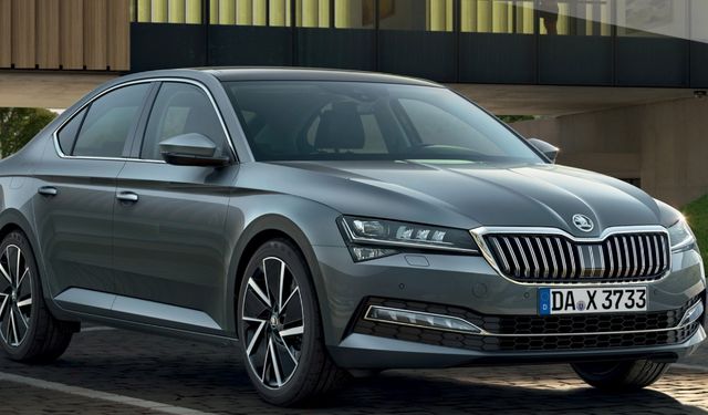 Ocak 2026 Skoda Superb fiyat listesiyle piyasa buz kesti! Araba hayali kuranlara soğuk duş