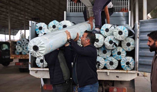 Antalya Büyükşehir'den hortum ve yağıştan zarar gören çiftçilere destek