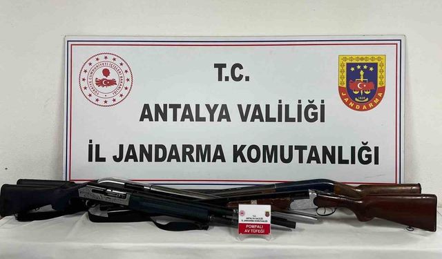 Antalya'da ruhsatsız 4 av tüfeği ele geçirildi