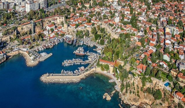 Antalya'nın nüfusu 2 milyon 777 bin 677 oldu