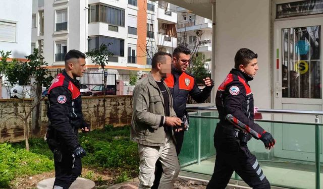 Apartman bahçesine sakladığı pompalı tüfek polisi alarma geçirdi