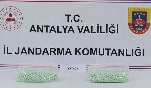 Döşemealtı'nda bin 104 adet uyuşturucu hap ele geçirildi