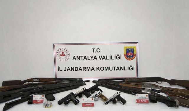 Gazipaşa'da ruhsatsız 15 silah ele geçirildi