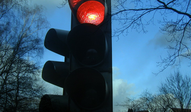 Kırmızı Işıkta Geçmenin Cezası Ne Kadar? – 2026