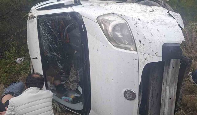 Akseki-Manavgat Karayolunda hafif ticari araç şarampole devrildi: 1'i ağır 6 yaralı