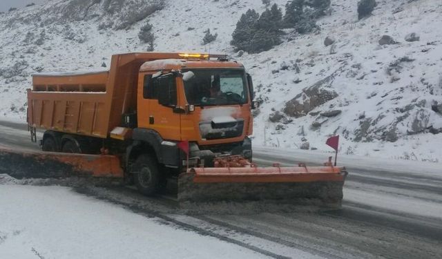 Antalya-Konya karayolunda kar etkisini sürdürüyor