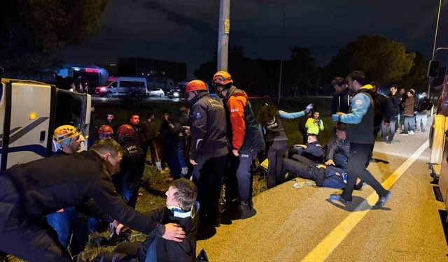 Ceza infaz kurumuna ait servis aracı devrildi: 16 yaralı