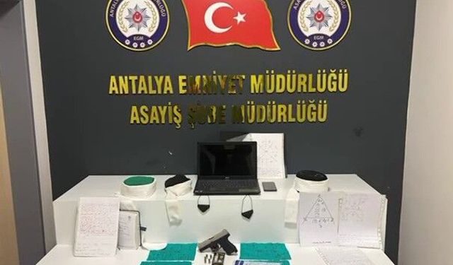 Dini duyguları istismar ederek 2 milyon liralık vurgun yapan 2 şahıs tutuklandı