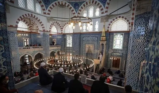 Cuma namazı nasıl kılınır, kaç dakika sürer ve kaç rekat? Cuma namazı kaçta kılınacak, ezan ne zaman okunacak?