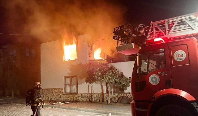 Alevlerin küle çevirdiği evde Kur'an-ı Kerim zarar görmedi