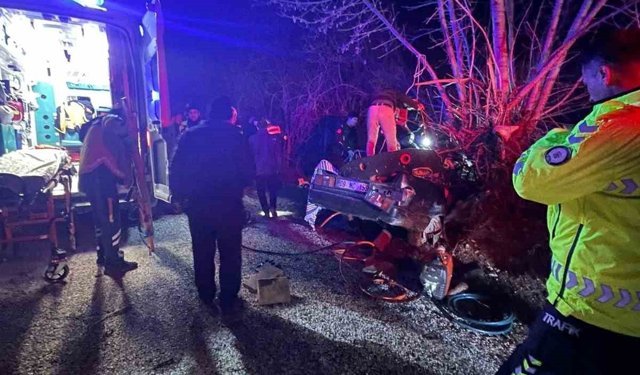 Antalya'da trafik kazası: 2 kişi hayatını kaybetti