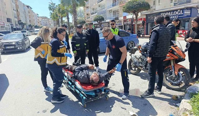 Elektrikli bisiklet ile motosikletin çarpışma anı kamerada: 3 yaralı