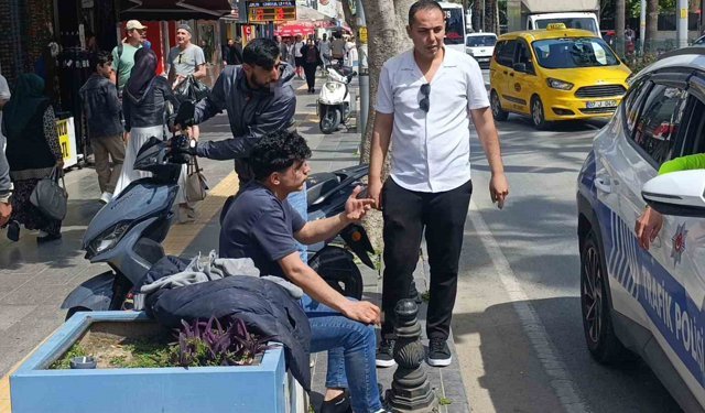 Manavgat'ta korkutan kazada sürücü kask sayesinde hayatta kaldı