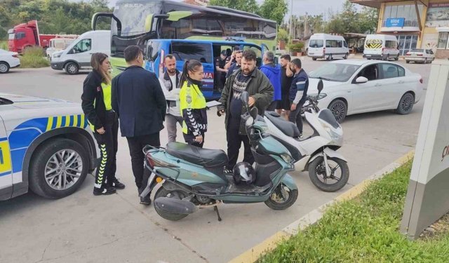 Motorlu bisiklet, motosiklete arkadan çarptı: 2 sürücü yaralandı