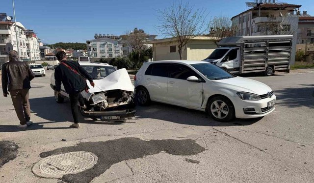 Trafik kazası ucuz atlatıldı, ehliyetini yenilemeyen sürücüye ceza yağdı