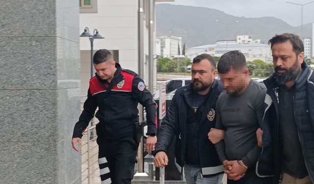 Adana'da cinayet zanlısı adliyeye sevk edildi