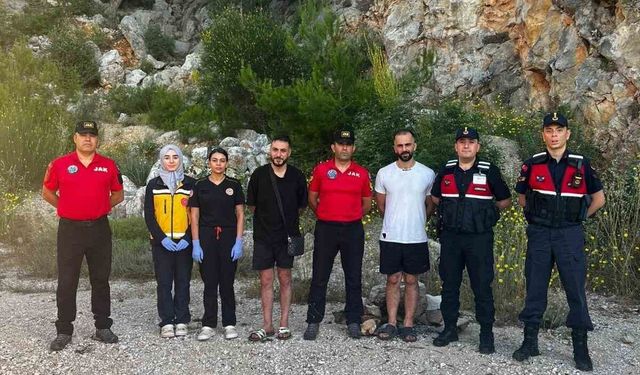 Gezmek için gittikleri Gizli koyda kaybolan 2 kişi JAK timlerince kurtarıldı