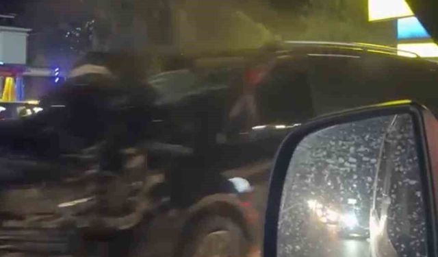 Minibüsle çarpışan motosikletli ağır yaralandı