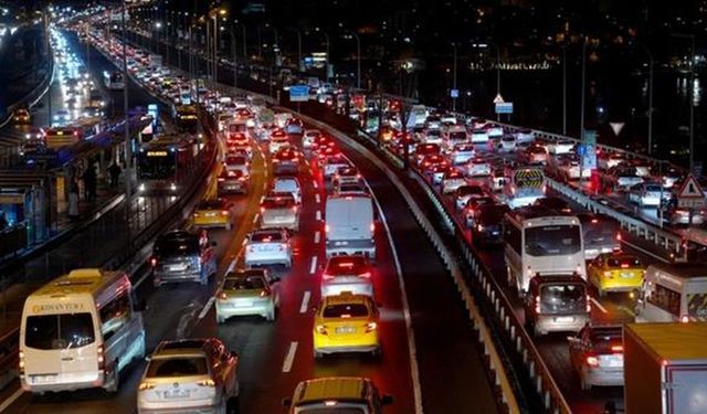 SON DAKİKA! 21 Mayıs Perşembe hangi ilçelerde trafik var, hangi yollar kapalı? İstanbul'da trafik var mı?