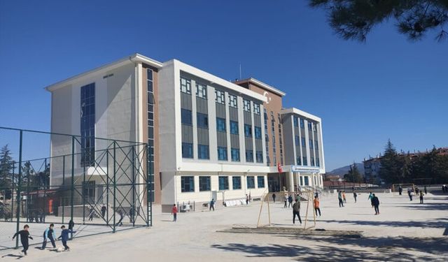 Şehit Komiser Muhsin Kiremitçi İmam Hatip Ortaokulu Çok Amaçlı Sahasının Üzerinin Kapatılma İhalesi
