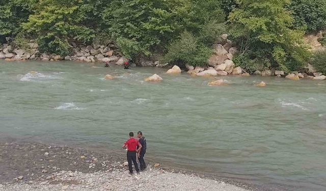 Alanya'da çayda kaybolan genci arama çalışmalarına sabah devam edilecek