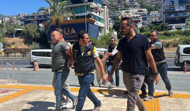 Alanya'da tartışma cinayetle bitti: 1 ölü, 3 şüpheli adliyeye sevk edildi