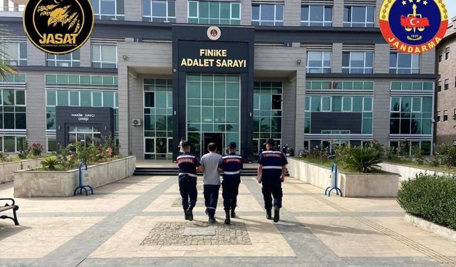 Antalya'da hakkında 21 yılı aşkın hapis cezası bulunan hükümlü yakalandı
