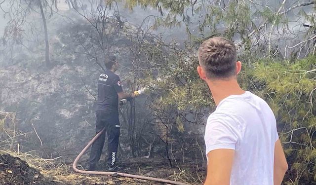 Antalya'da ormanlık alandaki yangın büyümeden söndürüldü