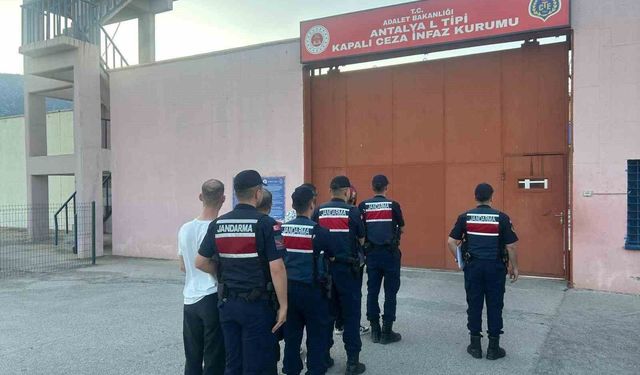 Antalya'da uyuşturucu operasyonunda 4 şüpheli tutuklandı