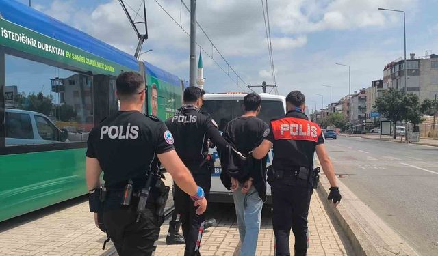 Polisi görünce kaçmak istedi, 34 dosyadan 23 yıl hapis cezası ile arandığı ortaya çıktı