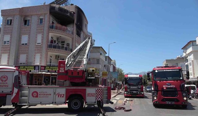 Antalya'da dairede çıkan yangında 1'i bebek 5 kişi dumandan etkilendi