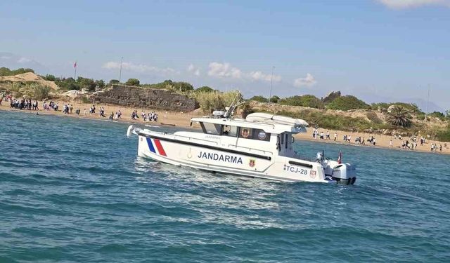 Antalya'da jandarmadan denizlerde denetim