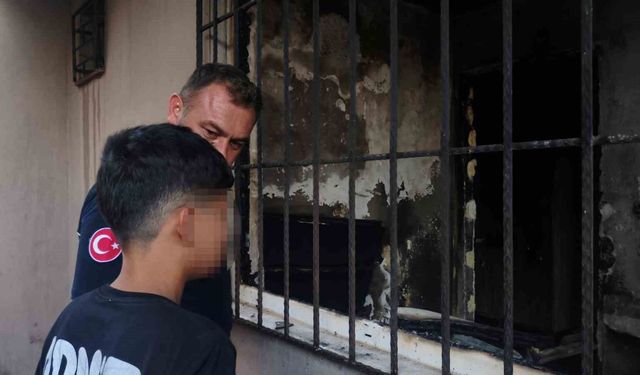 İtfaiye erleri yangından kurtulan çocuğu yalnız bırakmadı: 'Allah çocuğumu korumuş'