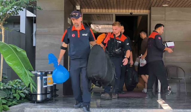 Otel odasında ölü bulundu, yanındaki maddeler ekipleri alarma geçirdi