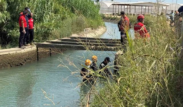 Sulama kanalında aranan sera işçisinden acı haber geldi, yakınları sinir krizi geçirdi