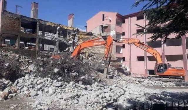 Okul Binası Yıkım İşi Yapılacaktır