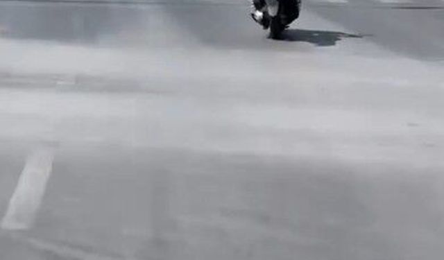 Alanya'da motosikletlinin tehlikeli hareketleri kamerada