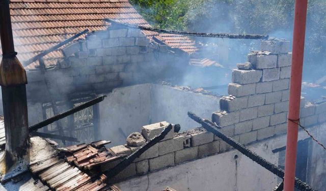 Alevlere teslim olan gecekondu kullanılamaz hale geldi
