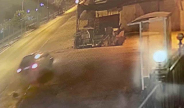 Antalya'da ilginç kaza: dükkana uçtu, önce gitti sonra helalleşmek için geri döndü