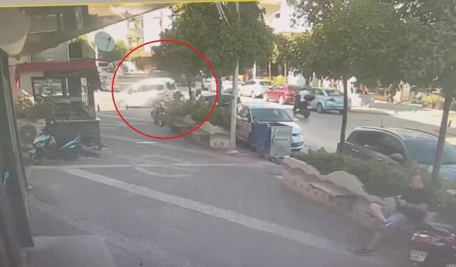 Hafif ticari araçla motosikletin çarpışma anı kamerada: 1 yaralı