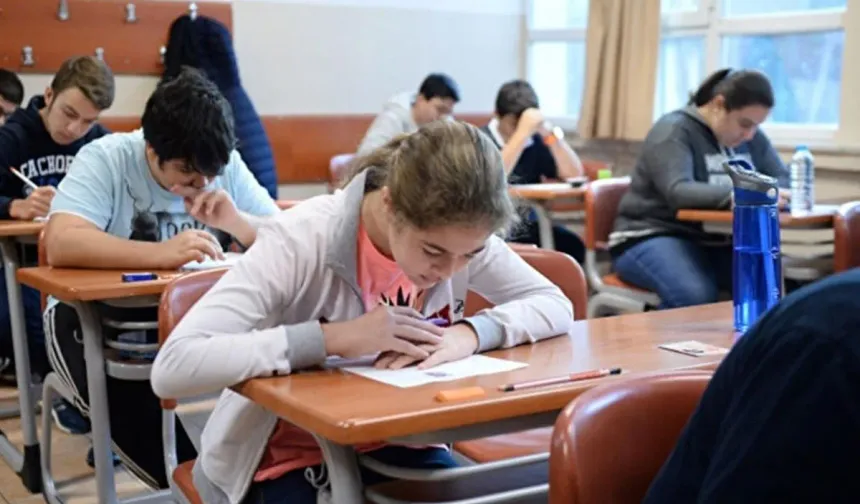 Liselerde 4 yıllık zorunlu eğitim kalkıyor mu?