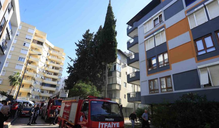 Antalya’da teras katta çıkan yangın paniğe neden oldu