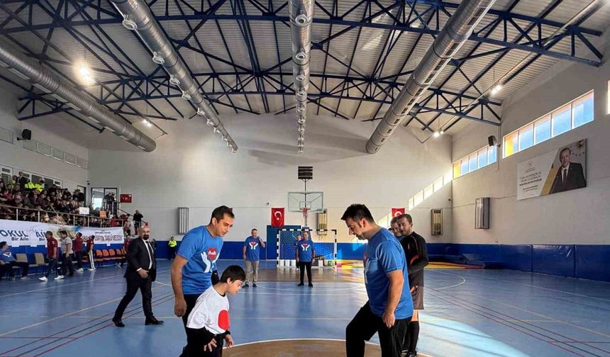 3 Aralık Dünya Farkındalık Günü Gazipaşa’da özel öğrencilerin katılımıyla kutlandı